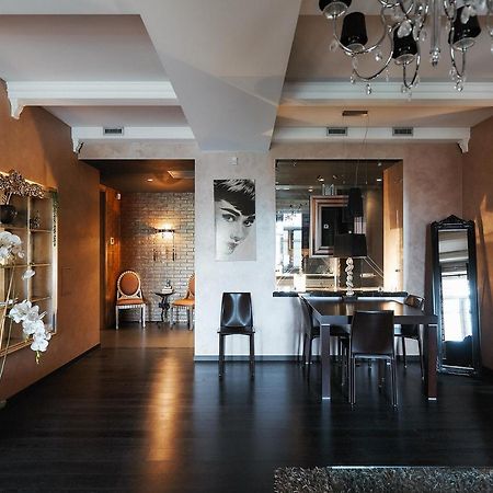 So Fashionable Apartment In The Heart Of Minsk Exterior foto